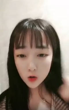 童顏巨乳兩個蘿莉女孩KTV唱歌廁所露奶